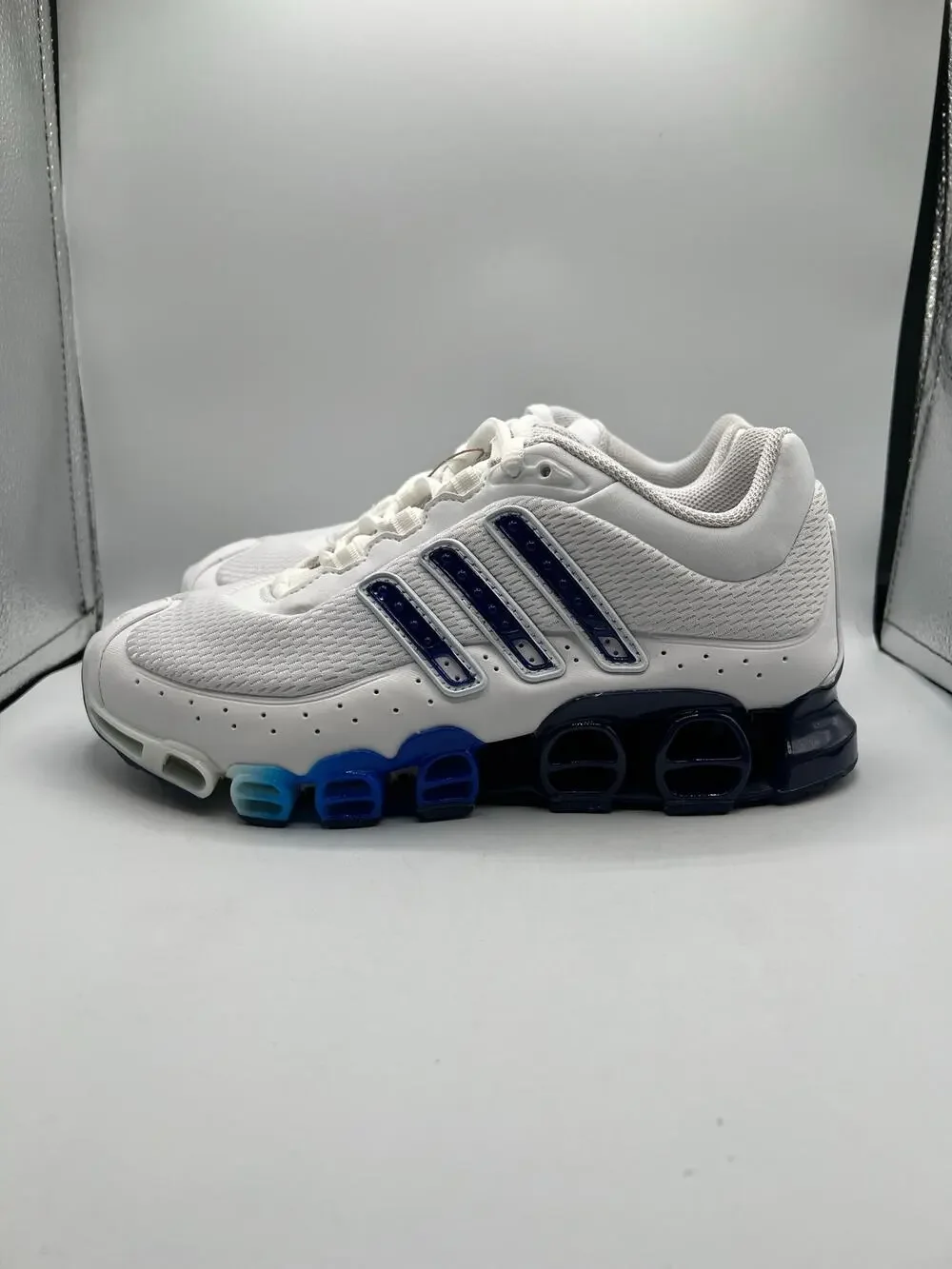Adidas A3 Megaride “White Royal Blue” size 5 men’s